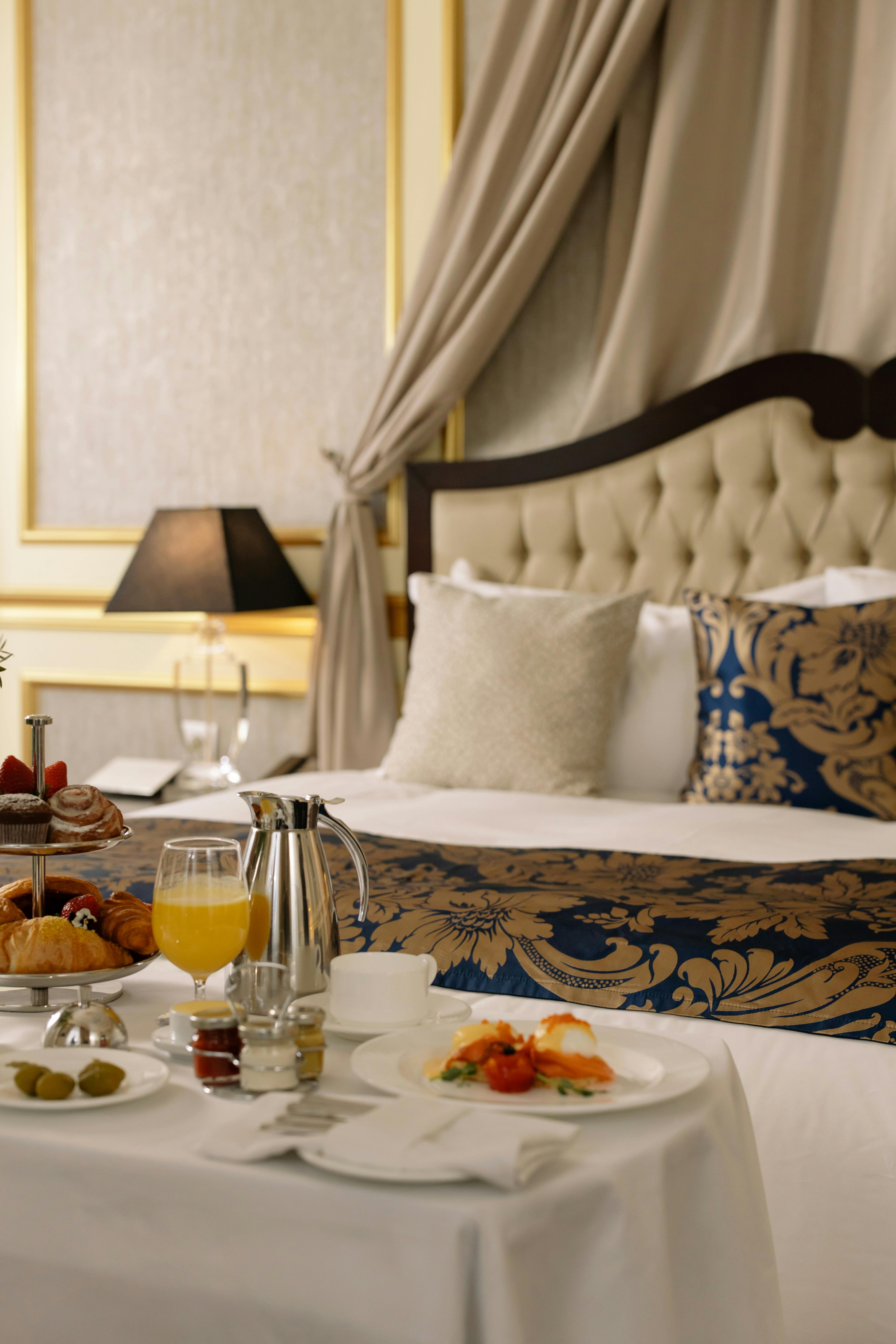 Luxurious Rooms & Suites